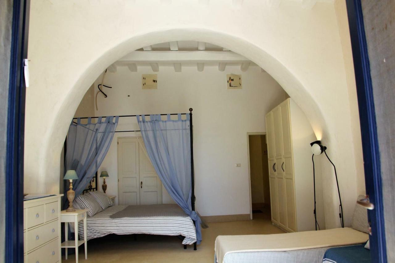 Alicudi Giardino Dei Carrubi- Al Gradino 365 Bed & Breakfast エクステリア 写真