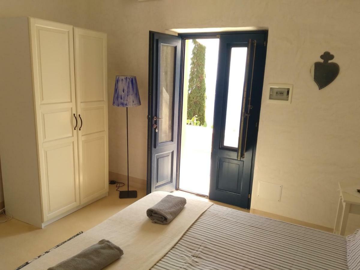 Alicudi Giardino Dei Carrubi- Al Gradino 365 Bed & Breakfast エクステリア 写真