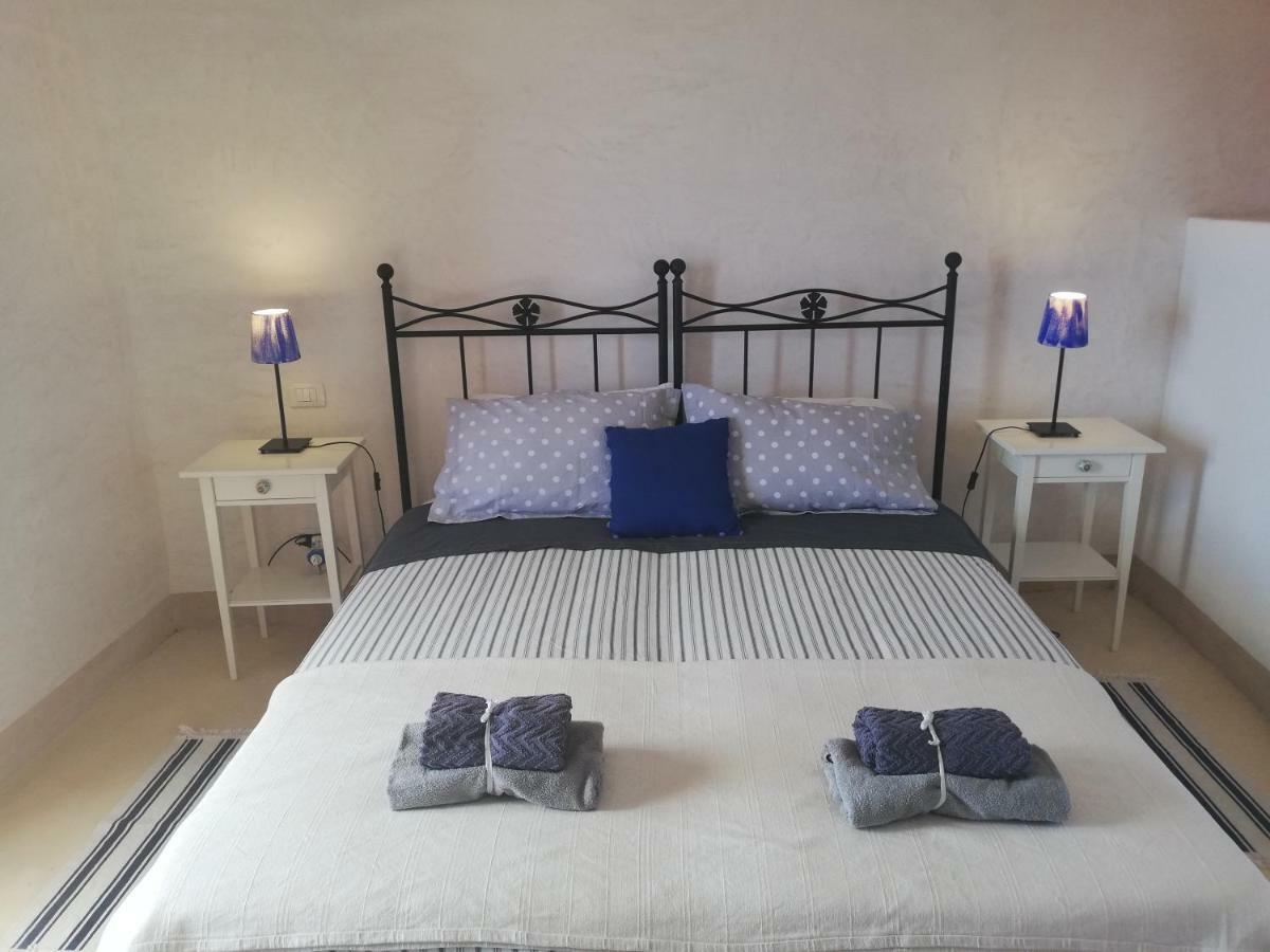 Alicudi Giardino Dei Carrubi- Al Gradino 365 Bed & Breakfast 部屋 写真